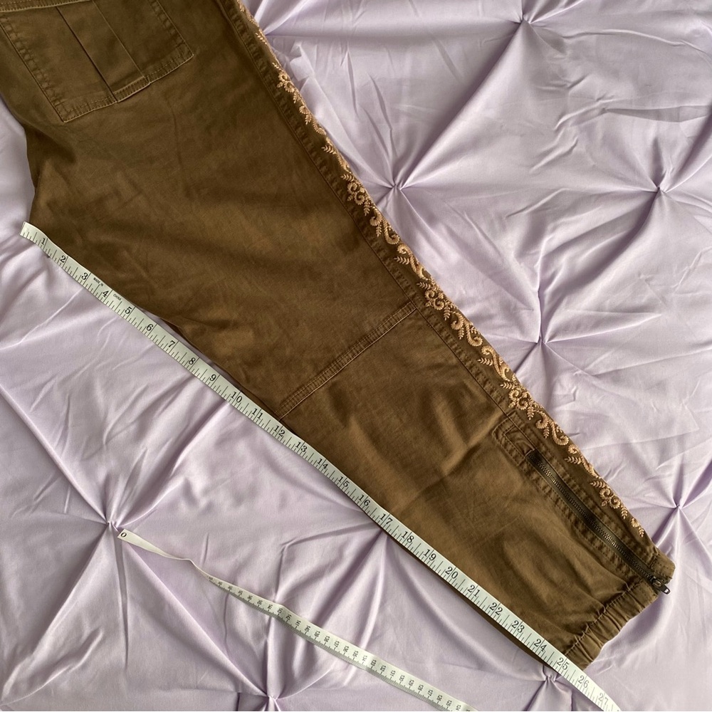 Sundance Olive Cropped Pants with Cream Embroidery - Picture 7 of 7